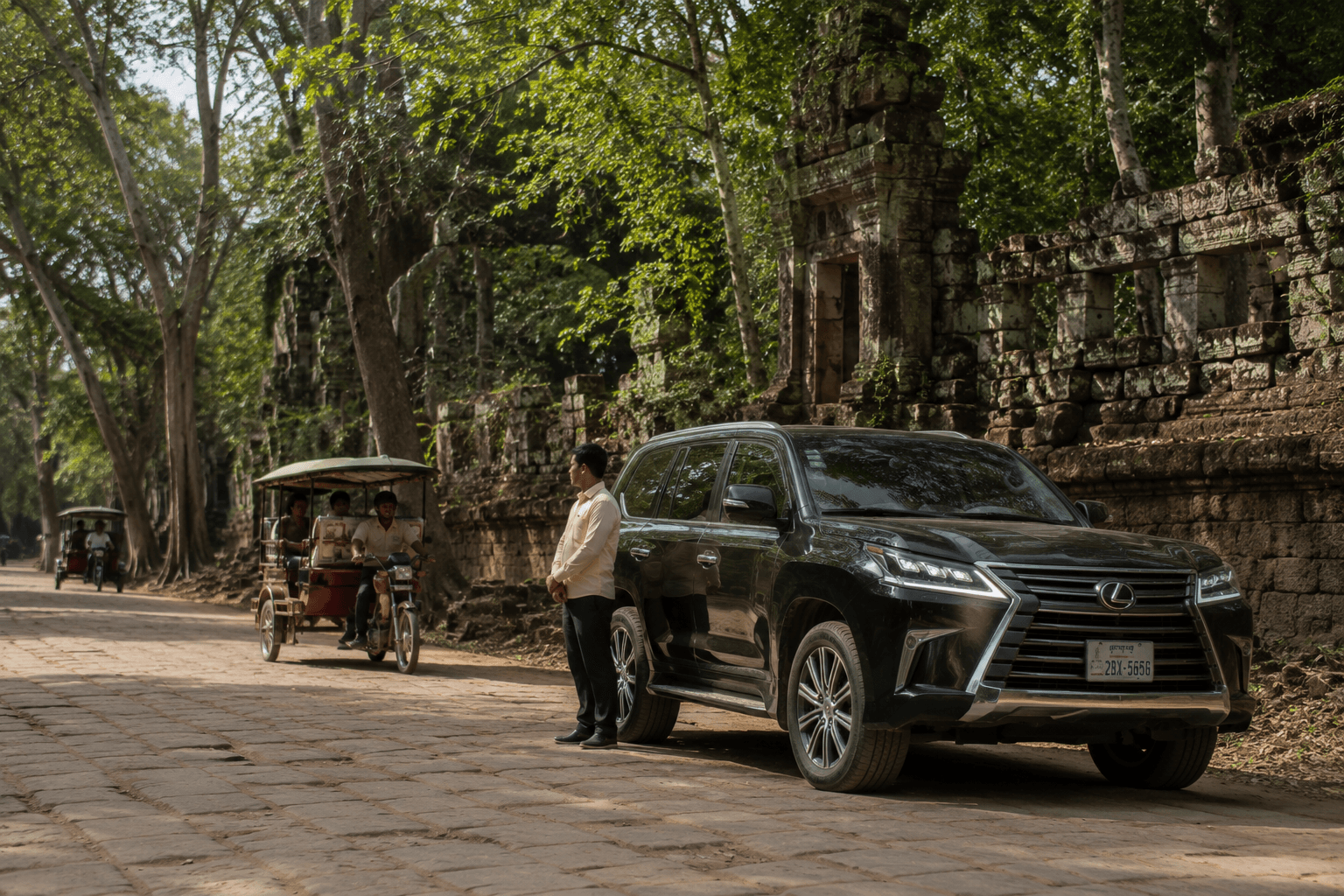 Interior de coche privado con aire acondicionado para visitar Angkor